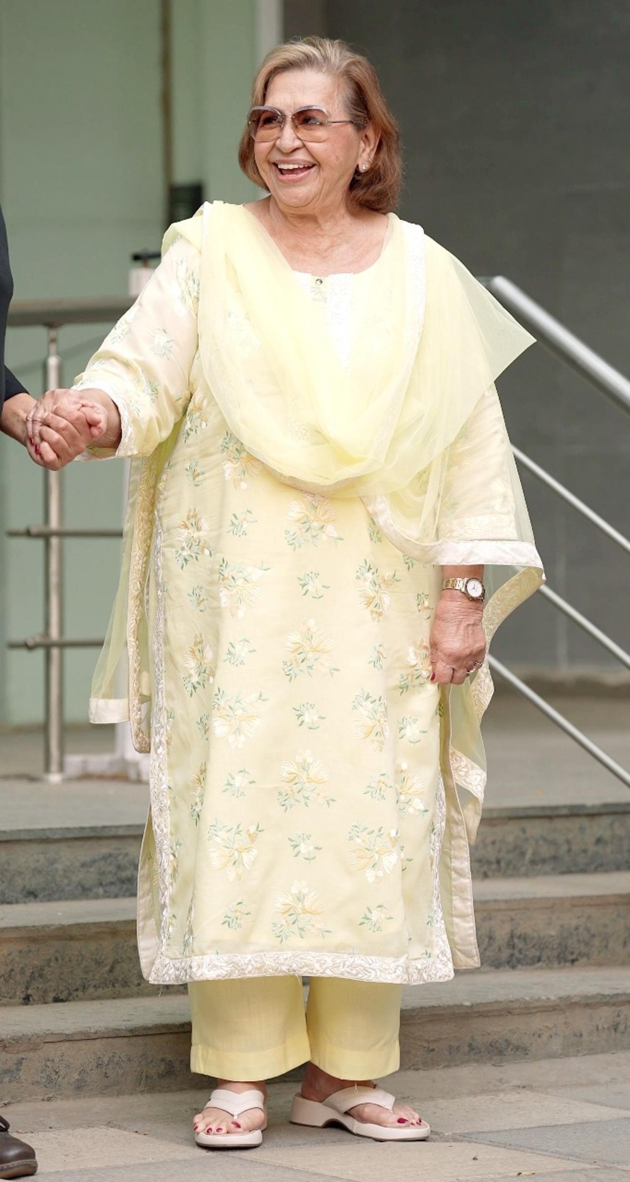 Arbaaz Khan's step-mom, the evergreen Helen, was all smiles as she visited her daughter-in-law and granddaughter at the hospital.
 